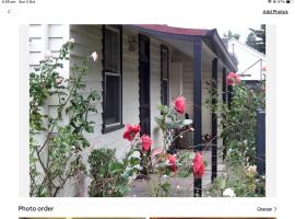 Nivani 1880's cottage, obiteljski hotel u gradu 'Port Fairy'