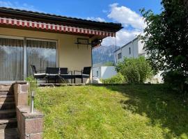 Luxury House with big garden and mountain view ( 3 bedrooms), cottage di Haag