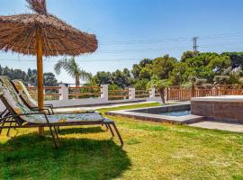 Nice Home In Mezquitilla With Swimming Pool, hotell i Mezquitilla