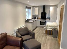 New apartment within short walk of the beach, hotel Southbourne-ben