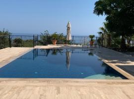 Spectacular views from this villa in Lapta: Girne'de bir kulübe