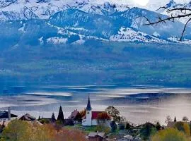 Panoramic Lake Thun & Alps View Apartment near Interlaken