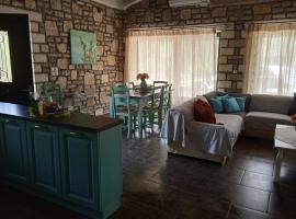 Froso's lovely cottage 5 min. from the sea! – hotel w mieście Astakos