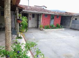 Hostel Canto da Praia São Sebastião - próximo ao enrocamento Caraguatatuba: São Sebastião'da bir hostel