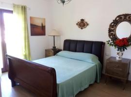 Stunning 2 Bed Apartment, Outside Terrace, Sleeps 4, holiday rental in Villa Latina