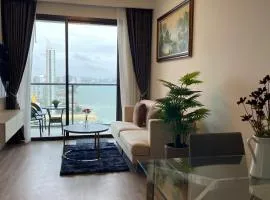 Jomtien Pattaya Beach Front Condominium high floor