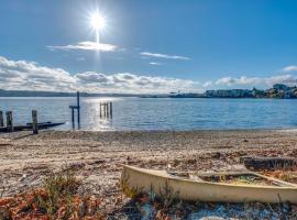 Manette Waterfront Kayak the Bay and Walk to Town!, dovolenkový prenájom na pláži v destinácii Bremerton
