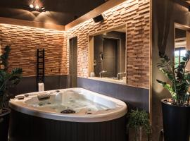 Le Domaine des Prés Verts Suites & Chambres avec Jacuzzi Privatif à Châteauneuf, spa hotel in Châteauneuf