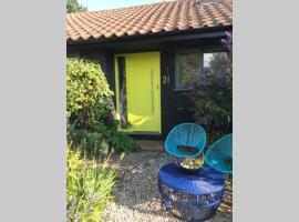 The Yellow Door Whitstable - Peaceful retreat close to beach, apartmán v destinaci Whitstable