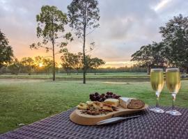 Jewel in the Crowne, hotel a Lovedale
