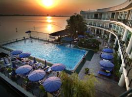 The Hanoi Club Hotel & Residences: Hanoi, Batı Gölü yakınında bir otel