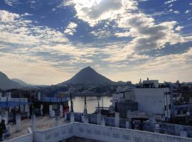 Varah Square Guest House, hotel i Pushkar