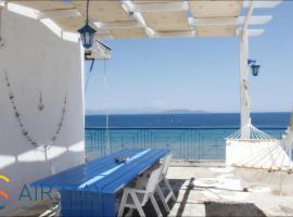 Penthouse & apartments by the Sea airport Airstay, παραλιακή κατοικία σε Αρτέμιδα