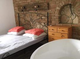 Cuki Apartmanok, hotel u gradu Dombovar