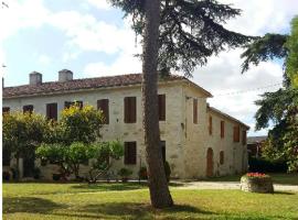 Domaine de Laplan, hotel v destinaci Cézan