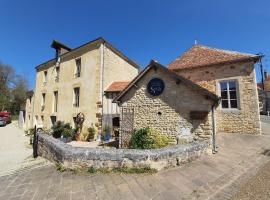 Gîte du Moulin de Barutel Mamers,Petite maison avec 1 chambre idéale couple,SPA et Soins sur réservation, guest house in Mamers