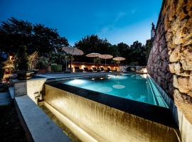 Swiss Historic & Garten Hotel Villa Carona، فندق في Carona