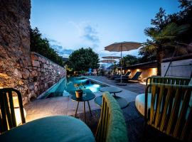 Swiss Historic & Garten Hotel Villa Carona、カロナのホテル