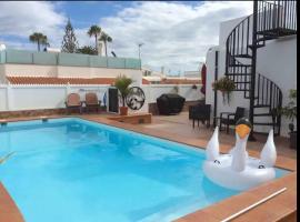 Villa Bahamas private heated pool close to town., hotell sihtkohas San Bartolomé