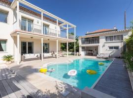 Enticing villa in Juan les Pins near the beach, semesterhus i Juan-les-Pins