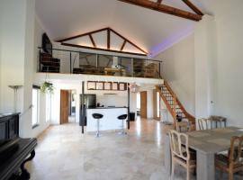 Comfortable Villa in Beloeil with 2 Private Jacuzzis, hotel with jacuzzis in Beloeil