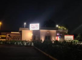 MOTEL CIRCUIT DRIVE, motel v destinaci Cingia deʼ Botti