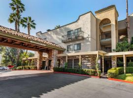 Comfort Inn & Suites Orange County John Wayne Airport, hotel near John Wayne Airport - SNA, 