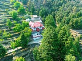 Vibhasa-Dhaulagiri Room in Adventure Bliss Villa Where Scenic Views Meet BBQ and Bonfire Delights, habitación en casa particular en Rāmgarh