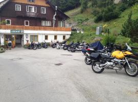 Gasthaus Luggwirt, hotel s jacuzzi v destinaci Gnesau