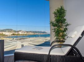 Mareluna Crescent - Luxury Seafront Experience, hotel di Salerno