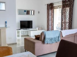 Spacious 3-bedroom apartment 30 seconds from sea, alquiler vacacional en Marsaskala