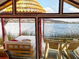 Uros Qhota Uta Lodge: Puno'da bir otel
