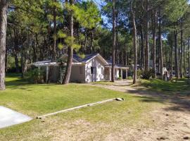 Pinamar Norte Casa Aquiles 8 pax, stuga i Pinamar