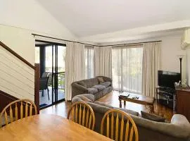 Sixteen at Cape View Escapes