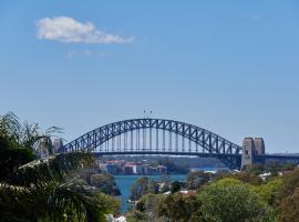 Harbour view huge 2 bedroom entire residence., hotel cerca de Balmain Marine Centre, Sídney