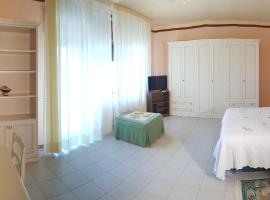 Stylish Apt TERINA - Le Lincelle, Lamezia - bright, spacious, elegant and with terrace, hotel u gradu 'SantʼEufemia Lamezia'