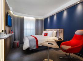 Holiday Inn Express Paris - Velizy, an IHG Hotel、ヴェリジー・ヴィラクブレーのホテル