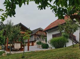 Homestead Drčar - Pukelca: Mokronog şehrinde bir otel