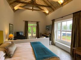 Yellowwoods Farm - THE GOAT HOUSE, hotel cerca de Bosch Hoek Golf Club, Curryʼs Post