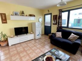 apartamento anzuelo, family hotel in Famara