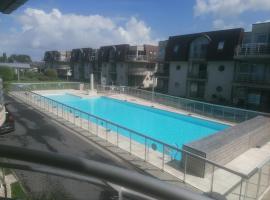 appartement zee zon en zwem, hotel a Bredene