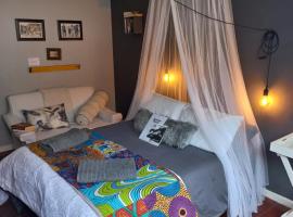 Seaside Getaway @ Swallow House Suite #2, pet-friendly hotel in Cape Town