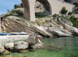 veritable cabanon de calanque, vacation home in Le Rove