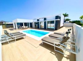 Luxury Villa Olivia 3 Beds - 3 Baths, hotell i Puerto del Carmen
