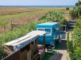 JABUTI Autocaravana con porche y aparcamiento