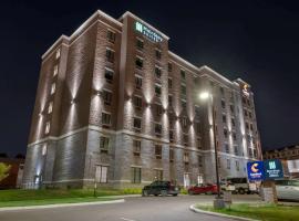 Comfort Suites Cincinnati University - Downtown, hotel poblíž Cincinnati Municipal Airport - LUK, Cincinnati