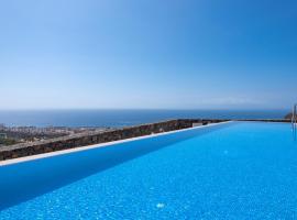 Luxury Villa María private heated pool، فندق في أديخي