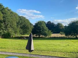 Haven Oaks - Self Contained Rural Lodge 1, hotel di Shedfield