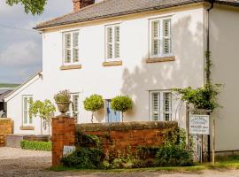 SmallBrook Cottage, family hotel in Broadway