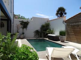 Maison Le Clos Neraud avec piscine et SPA、サン・マルタン・ド・レのスパホテル